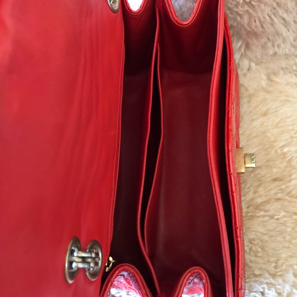 Classic Auth Chanel Bag!😍 - Picture 12 of 15